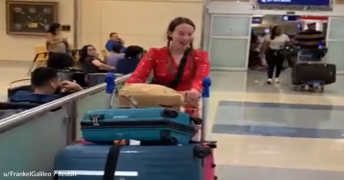 Sweet Dachshund Puppy Reunites With Mom After Months Away