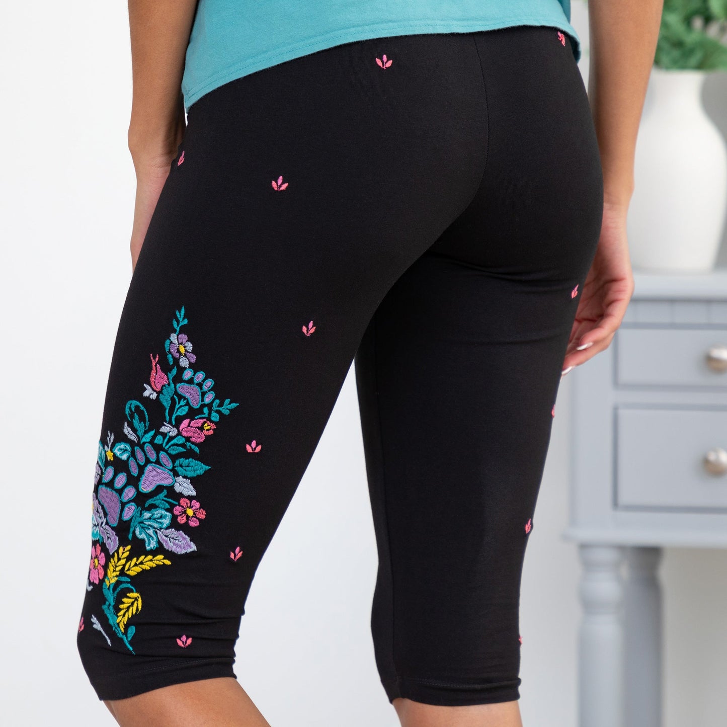 Embroidered Stretch Capris