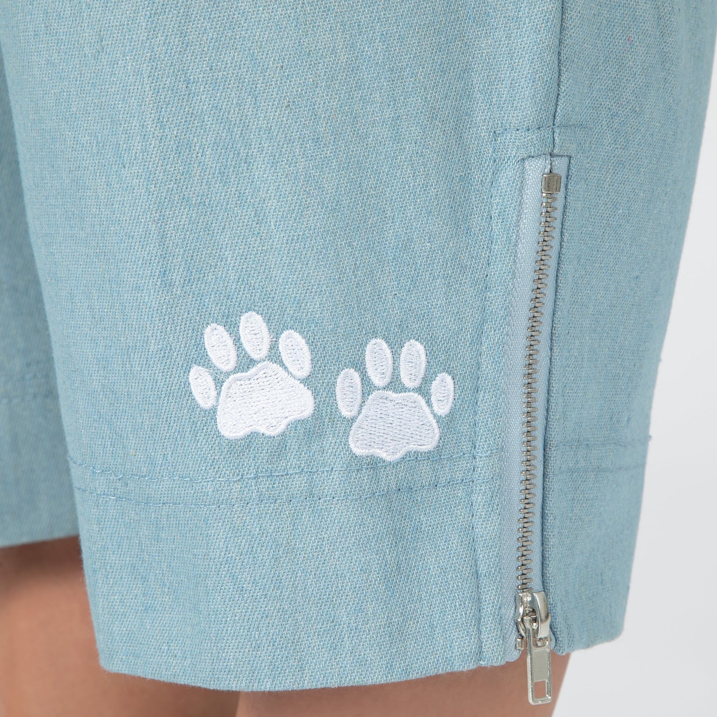 Paw Print Zipper-Hem Denim Capri Pants